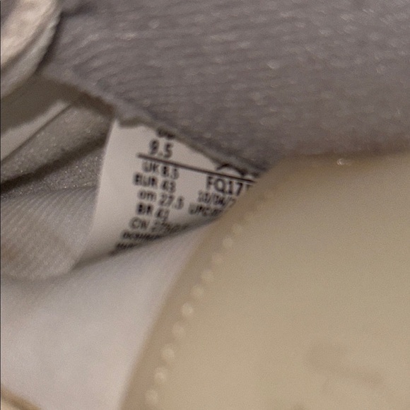 Jordan Sneakers in Cream and Red - Picture 8 of 9